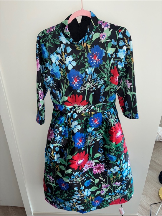 Donna Ricco Dresses & Skirts - Donna Ricco Black Floral Long-Sleeve Fit & Flare Dress with Blue and Red Blooms